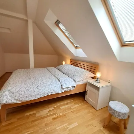 Apartmánový Dům Se Zahradou V Klidné části Prahy