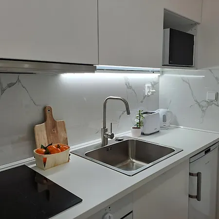 Apartmánový Dům Se Zahradou V Klidné části Prahy *