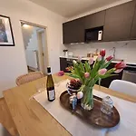 Apartmanovy Dum Se Zahradou V Klidne Casti Prahy アパート