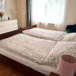 Apartmanovy Dum Se Zahradou V Klidne Casti Prahy アパート