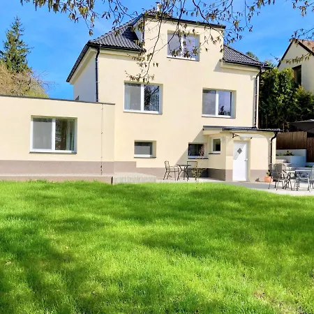 Apartmánový Dům Se Zahradou V Klidné části Prahy Prague