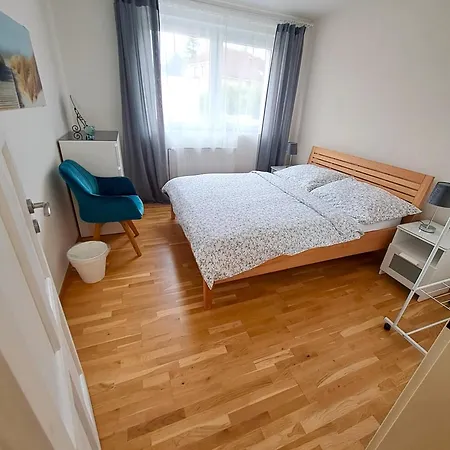 아파트 Apartmanovy Dum Se Zahradou V Klidne Casti Prahy