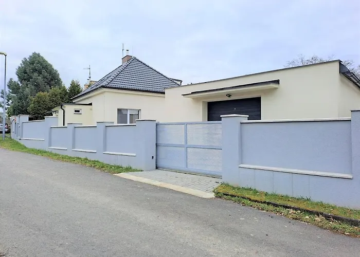 Apartmanovy Dum Se Zahradou V Klidne Casti Prahy פראג