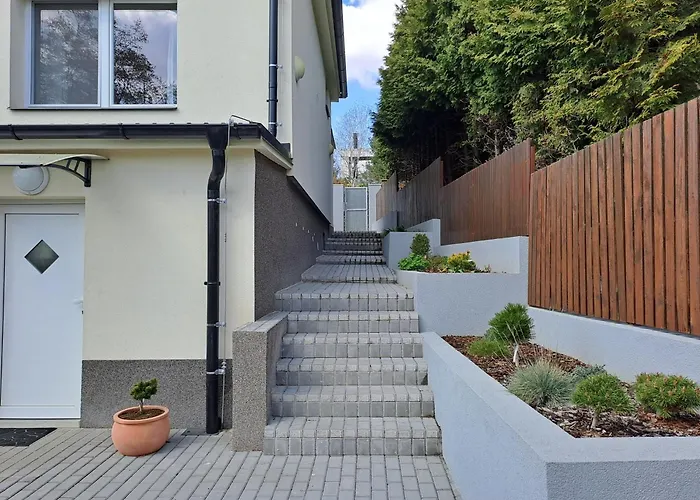 Apartmanovy Dum Se Zahradou V Klidne Casti Prahy דירה *