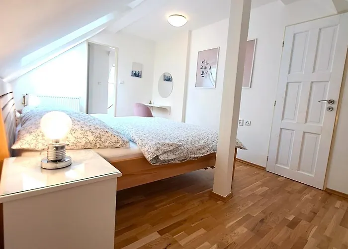 Apartmanovy Dum Se Zahradou V Klidne Casti Prahy דירה *