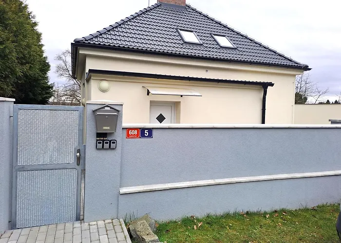Apartmanovy Dum Se Zahradou V Klidne Casti Prahy פראג