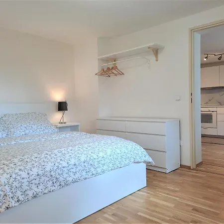 Apartmanovy Dum Se Zahradou V Klidne Casti Prahy Διαμέρισμα *