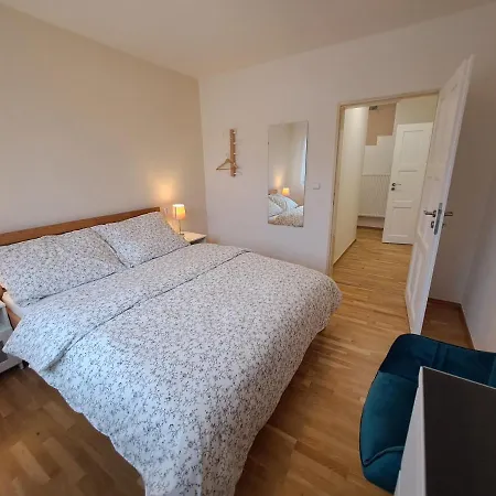 Apartmanovy Dum Se Zahradou V Klidne Casti Prahy