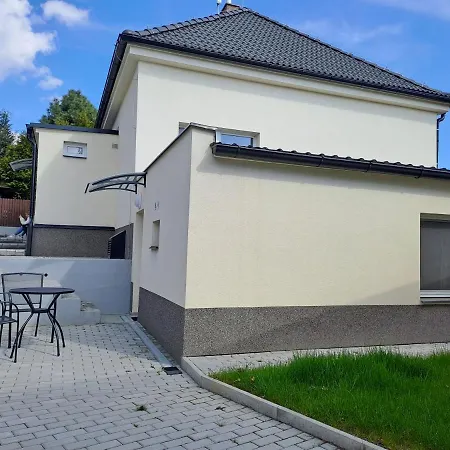 Apartmanovy Dum Se Zahradou V Klidne Casti Prahy Διαμέρισμα *
