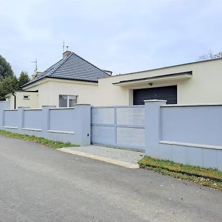 Apartmanovy Dum Se Zahradou V Klidne Casti Prahy Прага