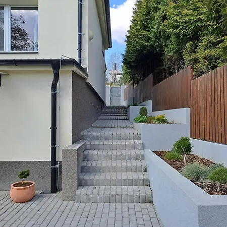 Apartmanovy Dum Se Zahradou V Klidne Casti Prahy Διαμέρισμα *