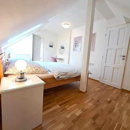 Apartmanovy Dum Se Zahradou V Klidne Casti Prahy Διαμέρισμα *