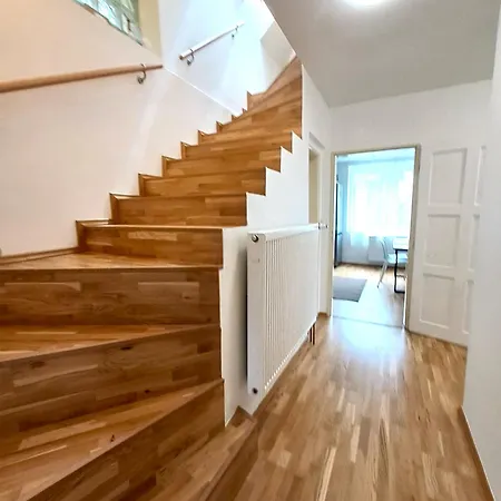 Апартаменты Apartmanovy Dum Se Zahradou V Klidne Casti Prahy Прага