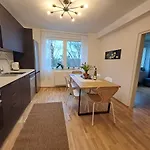 Daire Apartmanovy Dum Se Zahradou V Klidne Casti Prahy