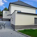 Apartmanovy Dum Se Zahradou V Klidne Casti Prahy Daire *