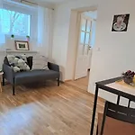 Daire Apartmanovy Dum Se Zahradou V Klidne Casti Prahy Prag