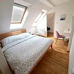 Apartmanovy Dum Se Zahradou V Klidne Casti Prahy Daire *