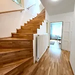 Daire Apartmanovy Dum Se Zahradou V Klidne Casti Prahy Prag