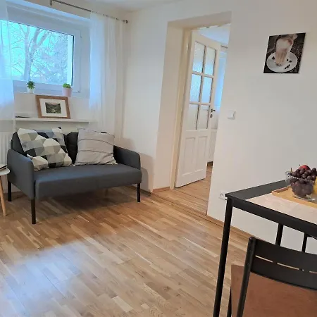 아파트 Apartmanovy Dum Se Zahradou V Klidne Casti Prahy 프라하