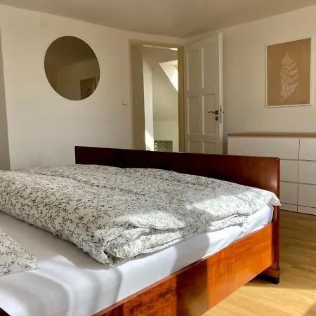 Apartmanovy Dum Se Zahradou V Klidne Casti Prahy 아파트 프라하